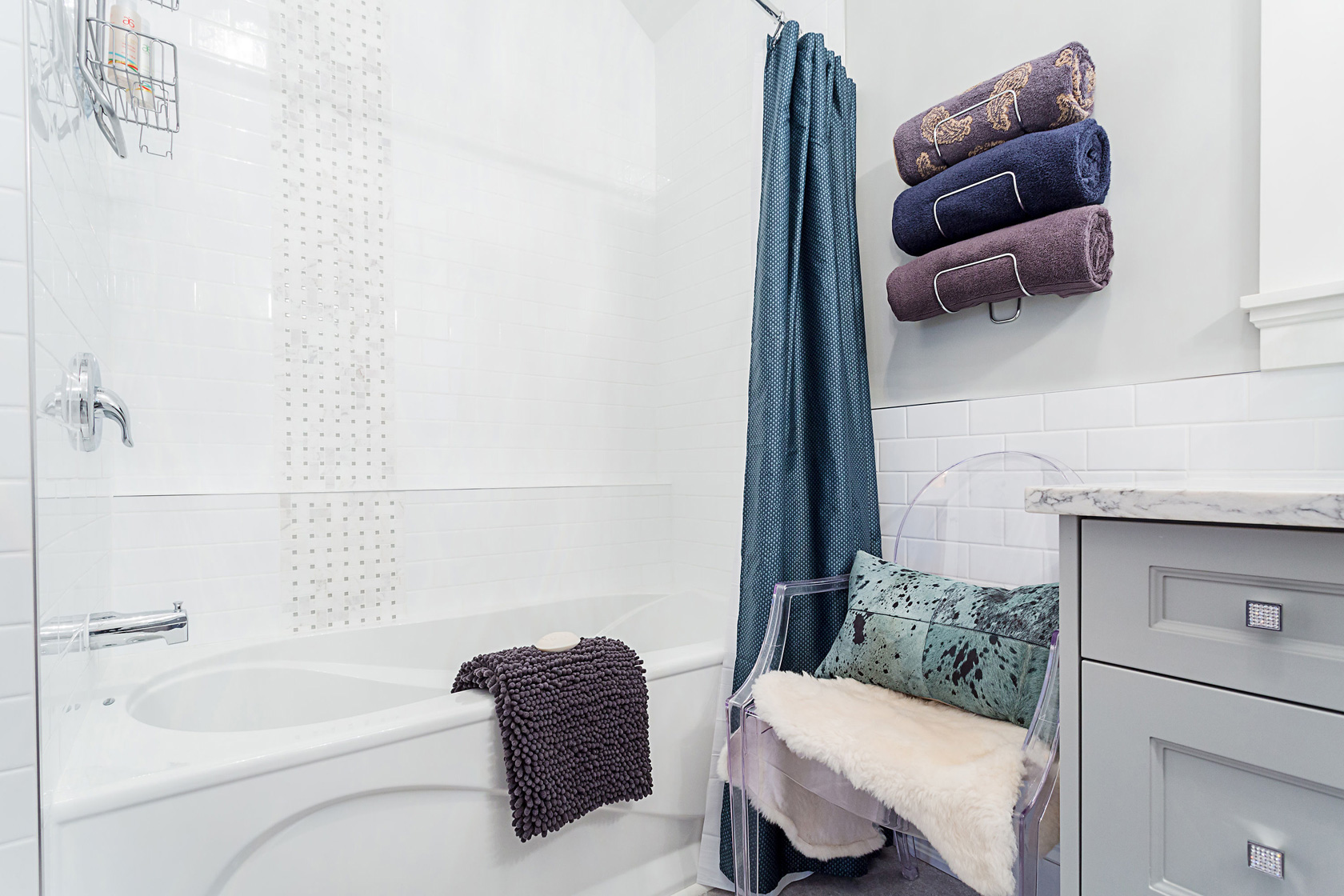 Master Bathroom Spa Tub, Chair & Towels